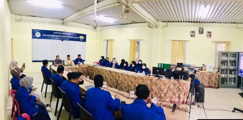 Penutupan dan Pengukuhan Kelas Jurnalistik STAI Darunnajah Jakarta Penutupan dan Pengukuhan Kelas Jurnalistik STAI Darunnajah Jakarta