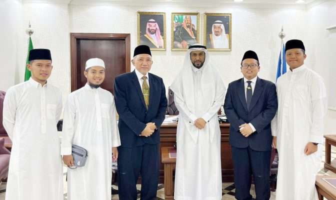 Silaturrahim Presiden Universitas Darunnajah dengan Wakil Rektor Universitas Islam Madinah Silaturrahim Presiden Universitas Darunnajah dengan Wakil Rektor Universitas Islam Madinah