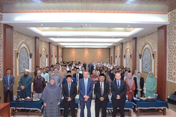 Seminar Internasional di Universitas Darunnajah Angkat Isu Hukum Kemanusiaan dan Islam dalam Konflik Timur Tengah Seminar Internasional di Universitas Darunnajah Angkat Isu Hukum Kemanusiaan dan Islam dalam Konflik Timur Tengah
