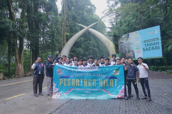 Peserta Pesantren Kilat Internasional Ikuti “Cipanas Trip” untuk Tingkatkan Edukasi dan Silaturahmi Peserta Pesantren Kilat Internasional Ikuti “Cipanas Trip” untuk Tingkatkan Edukasi dan Silaturahmi