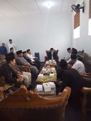 Silaturahim dan Pembagian Informasi Pendidikan dalam Kunjungan Universitas Darunnajah ke Pondok Pesantren Darul Muttaqien Silaturahim dan Pembagian Informasi Pendidikan dalam Kunjungan Universitas Darunnajah ke Pondok Pesantren Darul Muttaqien