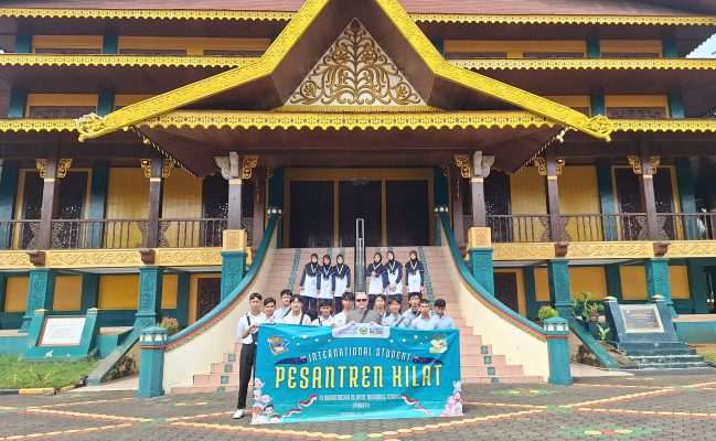 Mengenal Indonesia Lebih Dekat, Peserta Pesantren Kilat Internasional Melakukan City Tour Jakarta Mengenal Indonesia Lebih Dekat, Peserta Pesantren Kilat Internasional Melakukan City Tour Jakarta