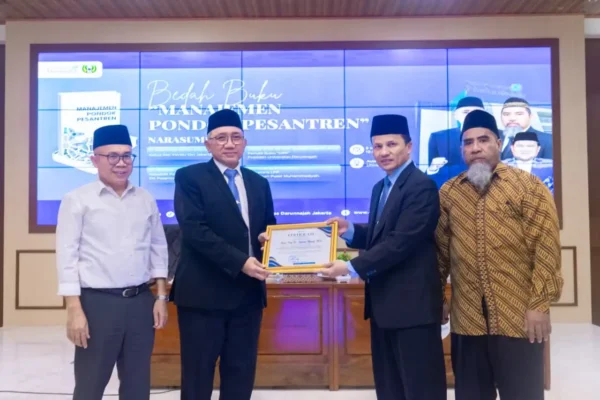 Awali Semester Genap, Universitas Darunnajah Gelar Bedah Buku Manajemen Pesantren Awali Semester Genap, Universitas Darunnajah Gelar Bedah Buku Manajemen Pesantren