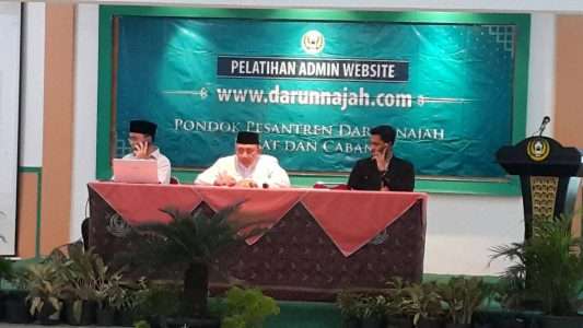Meningkatkan SDM Admin Website Darunnajah