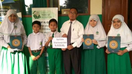 Wakaf Al-Qur’an Bersama Charity Darunnajah