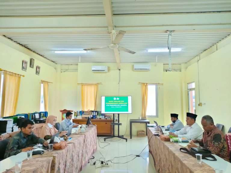 STAI Darunnajah Lakukan Rapat Evaluasi dan Pengembangan Kurikulum untuk tingkatkan Kualitas Pendidikan dan Percepatan Masa Studi Mahasiswa