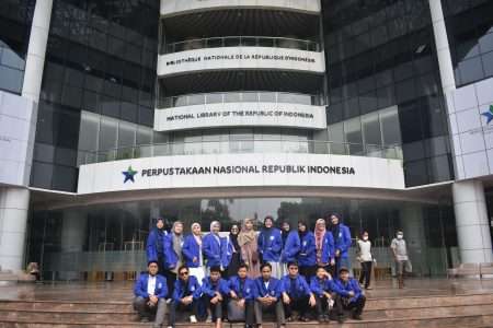 Mahasiswa STAI Darunnajah Jakarta melakukan kunjungan ke Perpustakaan Nasional