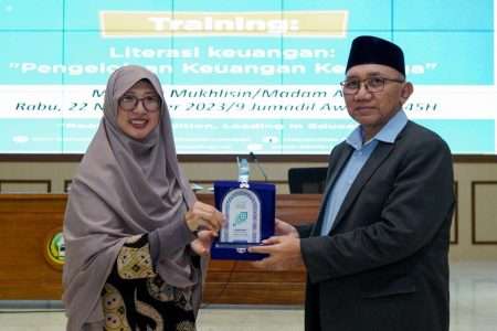 Seminar Literasi Keuangan “Pengelolaan Keuangan Keluarga”