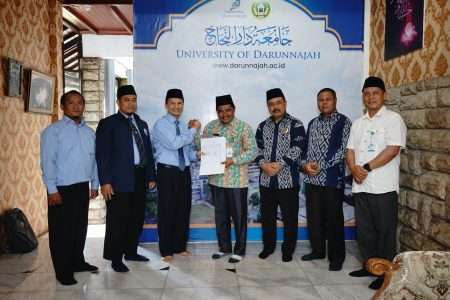 Penandatanganan MOU Pengiriman Beasiswa Mahasiswa Utusan Daerah