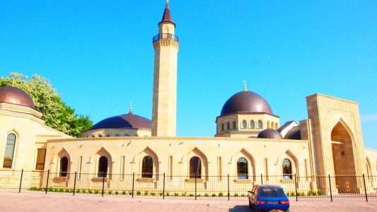 Islam di Ukraina: Sebuah Sorotan tentang Kehadiran dan Kontribusi Pesantren Darunnajah