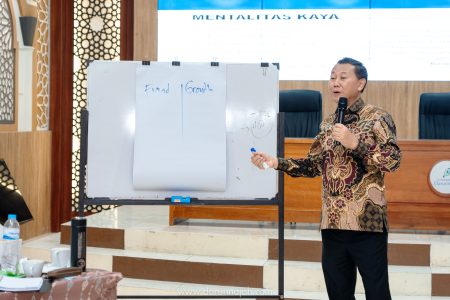 Uang dan Kekayaan: Perspektif Dr. (H.C.) H. Heppy Trenggono, M.Kom di Universitas Darunnajah