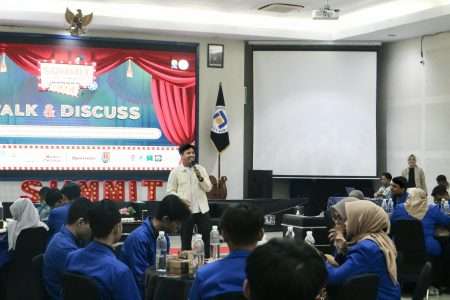 Mahasiswa Universitas Darunnajah Berbicara Tentang Dampak E-Commerce di SUMMIT 2024