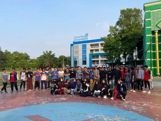 Membangun Relasi Melalui Olahraga: Pertandingan Persahabatan Universitas Darunnajah dan Universitas PTIQ Jakarta