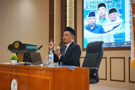 “PPKMB 2024 Universitas Darunnajah: Wakil Rektor II Perkenalkan Biro Keuangan, SDM, Teknologi Informasi, IT Center, dan Perencanaan Pembangunan”