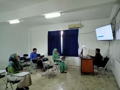 Review buku pedoman tugas akhir mahasiswa Fakultas Agama Islam Universitas Darunnajah