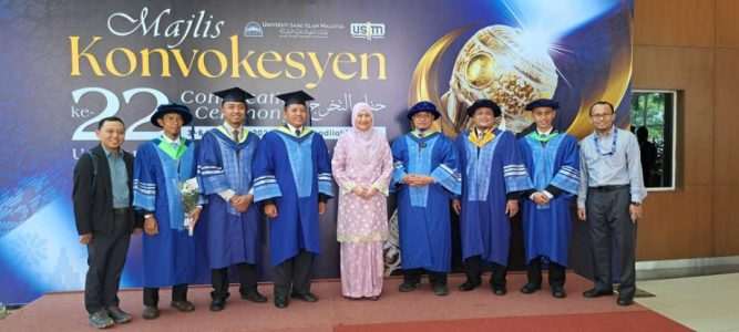 Wisudawan Darunnajah Raih Kehormatan di Konvokesyen USIM ke-22