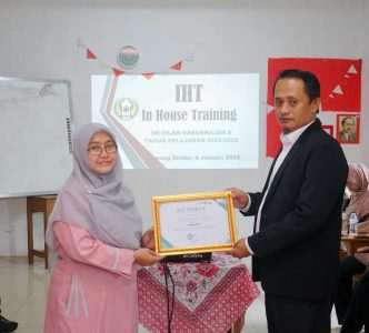 Tingkatkan Mutu Pendidikan, SD Islam Darunnajah 8 Gelar In House Training Bersama Universitas Darunnajah