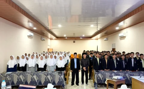 Wakil Rektor II Dorong Santri Kuasai Kecerdasan Finansial Sejak Dini